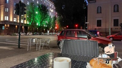 Dai un'occhiata agli interni di L’angolo Tavola Calda