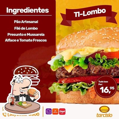 Experimente um dos hambúrgueres disponíveis no Tarcísio Lanches