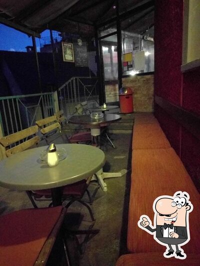 Siediti a un tavolo di Rock bar, gostinstvo in storitve Miha Zdešar s.p