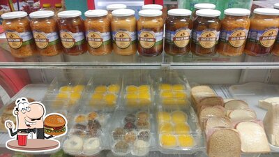 Peça um hambúrguer no PARADOURO COSTA DOCE