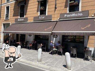 Siediti a un tavolo di Berni Bakery