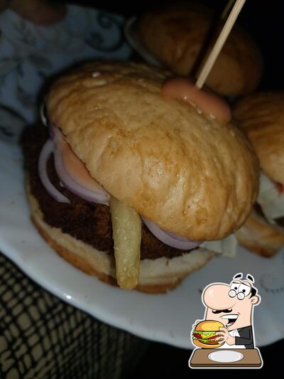 Order a burger at Hotel City Chef