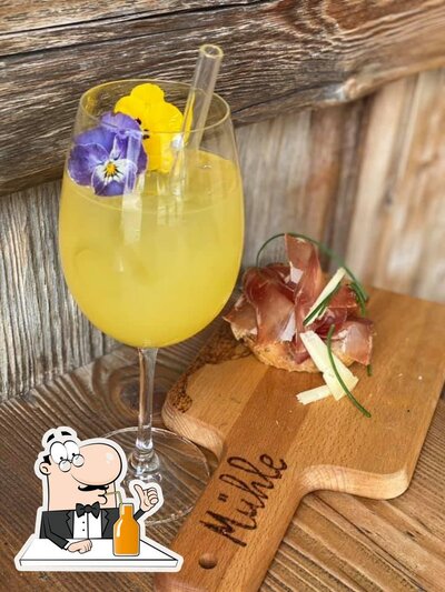 Assaggia i tanti drink disponibili dal pub & bar Pub Mühle