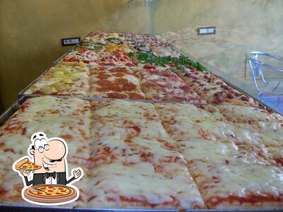 Prenditi una pizza alla pizzeria Pizza al Taglio Coffio