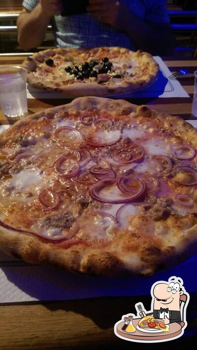 Ordina tra le svariate varianti di pizza
