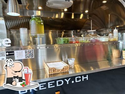 Puoi goderti un drink dal menu