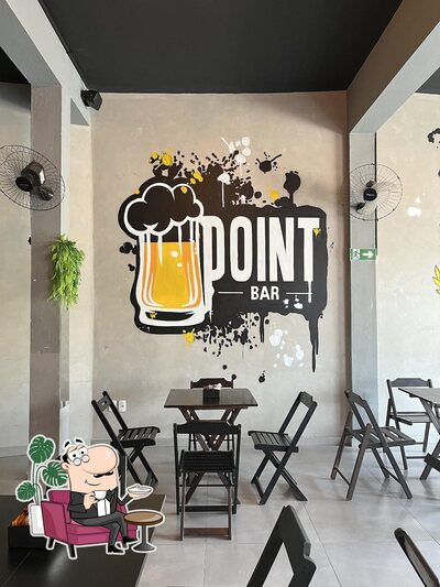 Veja imagens do interior do Point Bar
