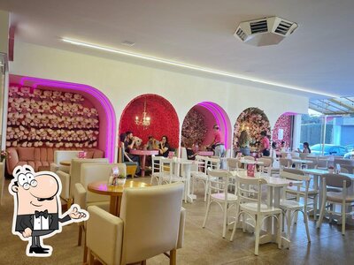 Veja imagens do interior do Donna Doceria