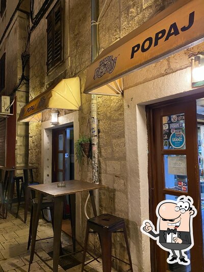 Siediti a un tavolo di Popaj