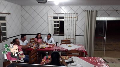 O interior do Tia Rê Pizzaria e Lanchonete