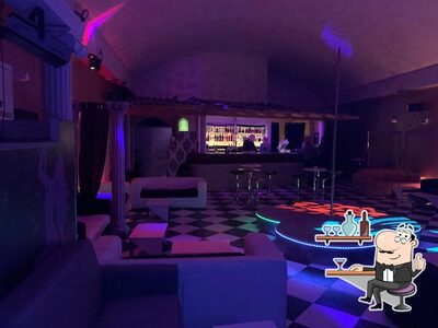 Siediti a un tavolo di BUBBLES CLUB
