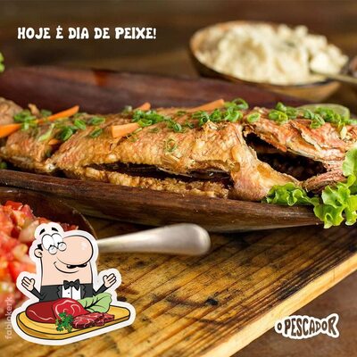 Pratos de carne são disponibilizados no O Pescador
