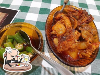 Comida em O Rei da Galinha Caipira