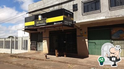 a área exterior é uma característica importante do Restaurante ConfraBeer