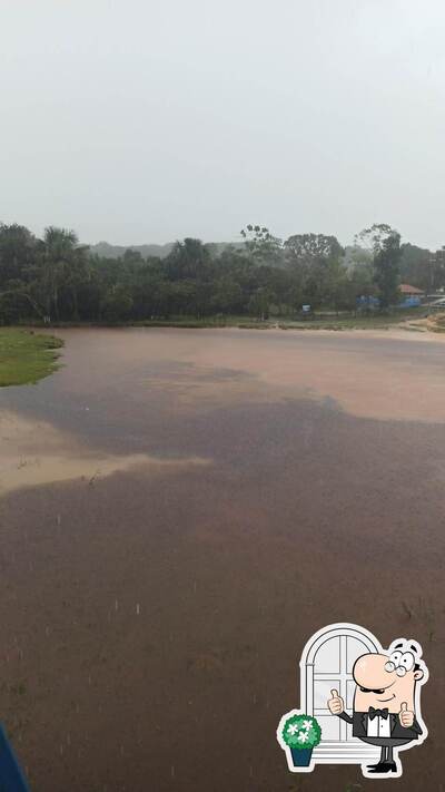 Você pode espairecer no na área externa do Igarape Preto