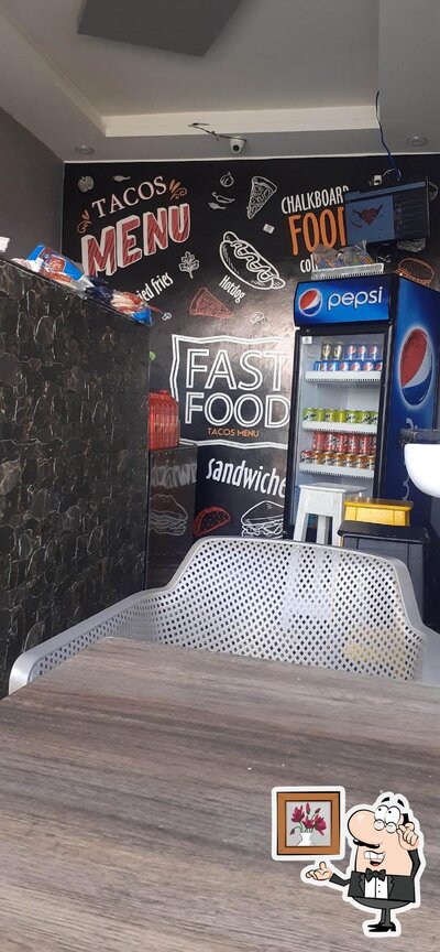 Découvrez l'intérieur de Snack Taco Tokyo Fast Food