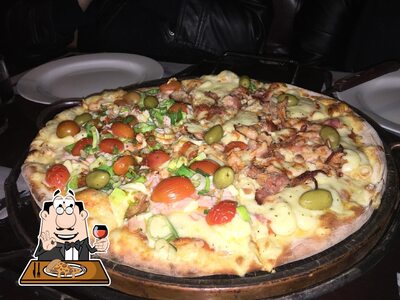 No Pizzaria Napole, você pode conseguir pizza