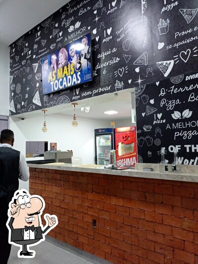 O interior do D' Ferrera pizza bar