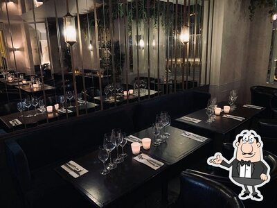Installez-vous à l'une des tables de ATRIA Paris Paris