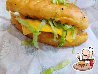 Order a burger at Friedisthan