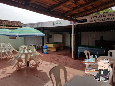 Sente em uma das mesas no Açailândia