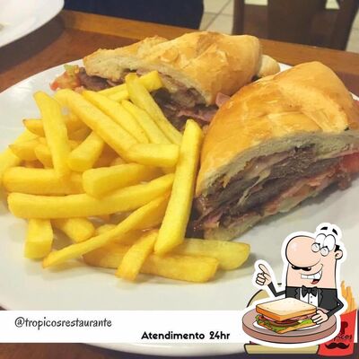 O Trópicos Grill serve sanduíches e outras refeições de almoço