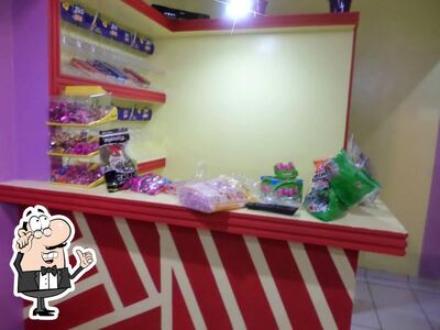 Sente em uma das mesas no Buffalo's Lanches