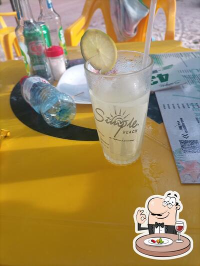 Comida em Simple Beach