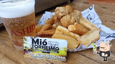 Peça diversos bebidas oferecidos no Mió Torresmo
