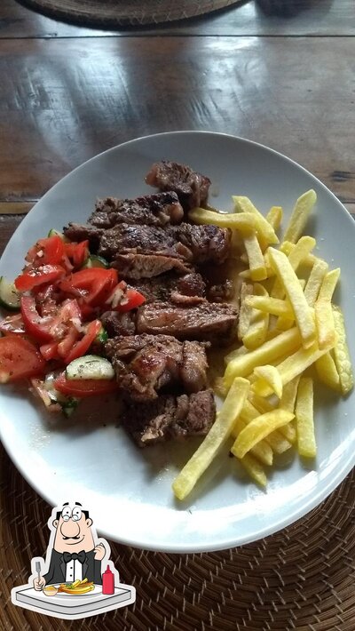 O Restaurante Angu Duro oferece batatas fritas