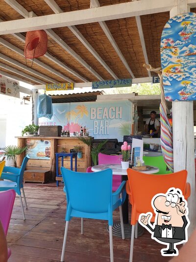 Dai un'occhiata agli interni di Beach Bar & Grill Max