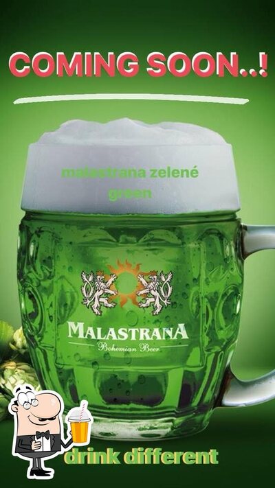 Goditi un drink alla pizzeria Scraus elettric pizza burger