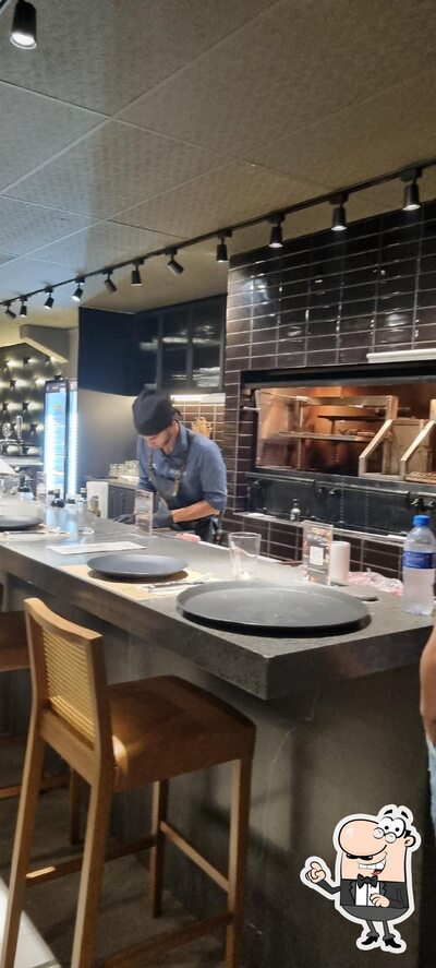 Veja imagens do interior do Steak Lau