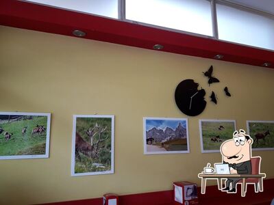 Siediti a un tavolo di Lavis Pizza