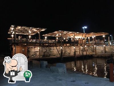 Goditi la vista dall'area esterna di Bacan Ristorante Sul Mare