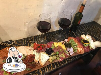 Prova il vino di La Prosciutteria