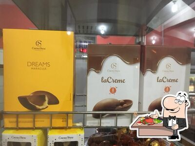 Pizzaria Veneza/ Tunas do Paraná serve uma seleção de refeições de frutos do mar
