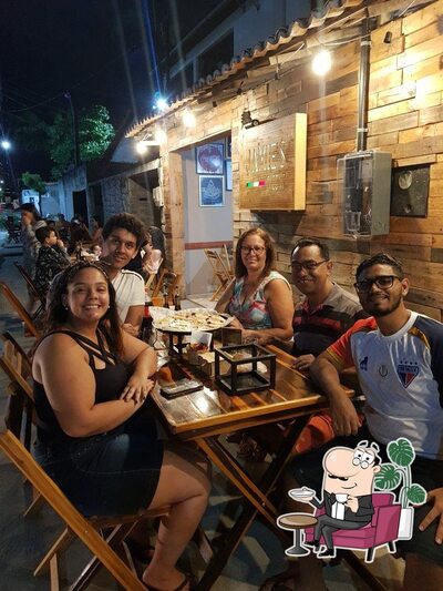 Veja imagens do interior do Jamies Pizzas