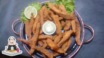 Peça fritas com diversos molhos