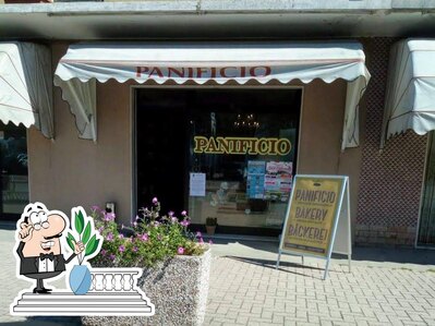 Curiosa tra la parte esterna di Panificio Moderno Snc
