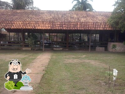 Veja a área externa do Restaurante Galinha Caipira