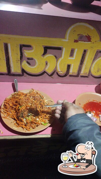 Food at Golden Dragon fast food corner
