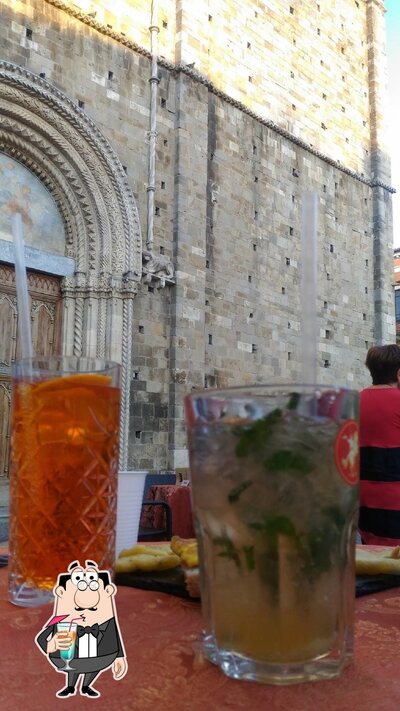 Prova qualcosa da bere al pub & bar Fermo Posta cafè
