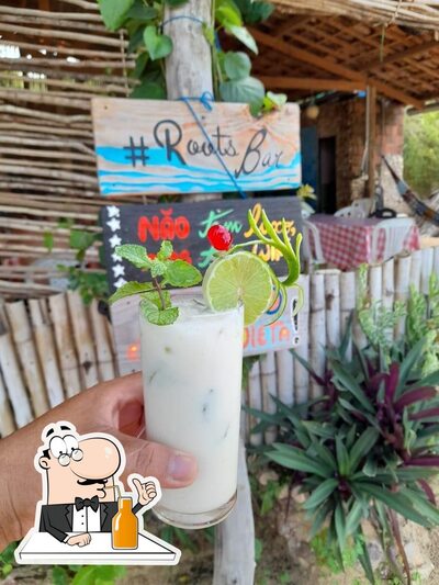 Desfrute de um drinque no Almesqueiro resto roots