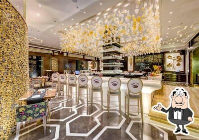 Take a seat at one of the tables at Ei Fresco