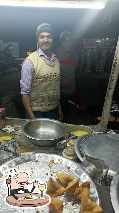 Food at Guru Samosa pakode