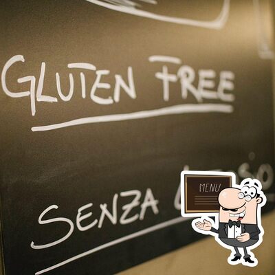 Il Punto presenta il menu scritto su una lavagna