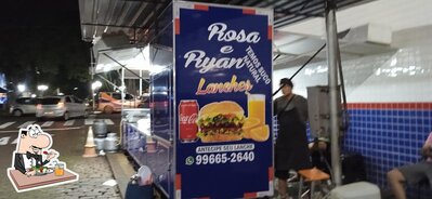 Platos en Rosa e Ryan Lanches