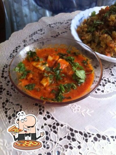 Try out pizza at Maa De Rasoi
