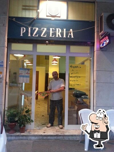 Gli interni di Apollo 13 pizzeria calabrese